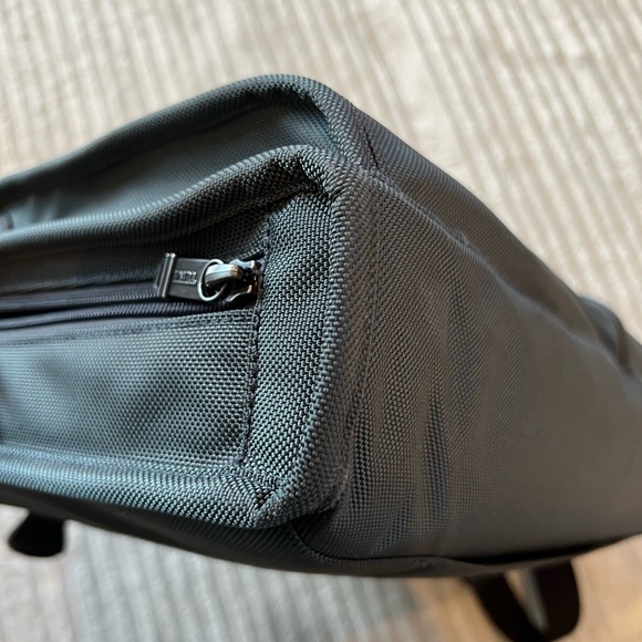 Tumi large laptop briefcase - Picture 5 of 5